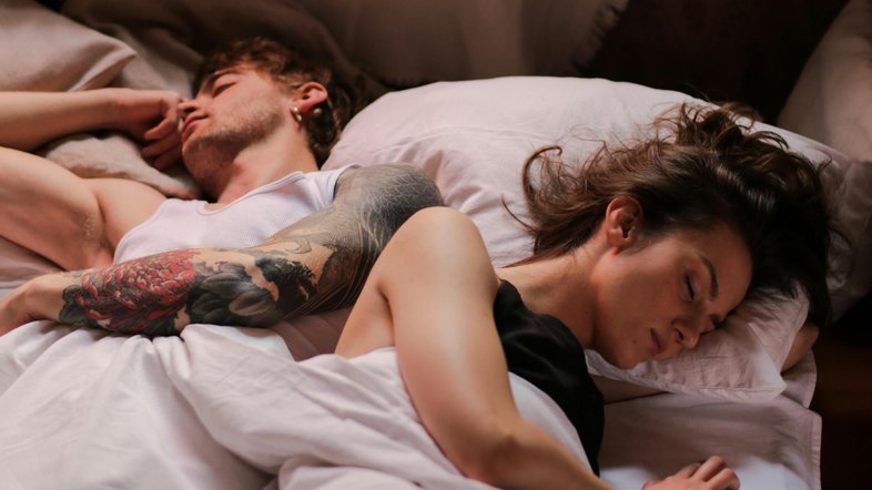 Casal dormindo