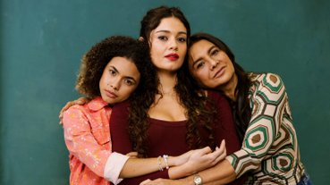 Joélly (Alana Cabral), Gerluce (Sophie Charlotte) e Lígia (Dira Paes)